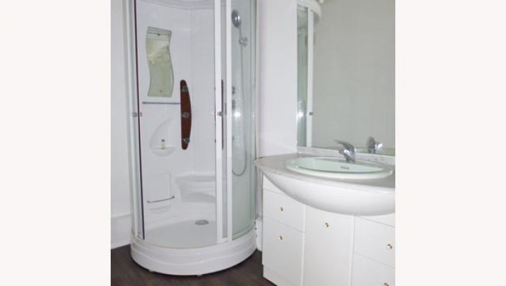 Chambre meublée