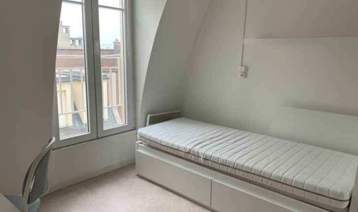 STUDIO MEUBLÉ RÉNOVÉ