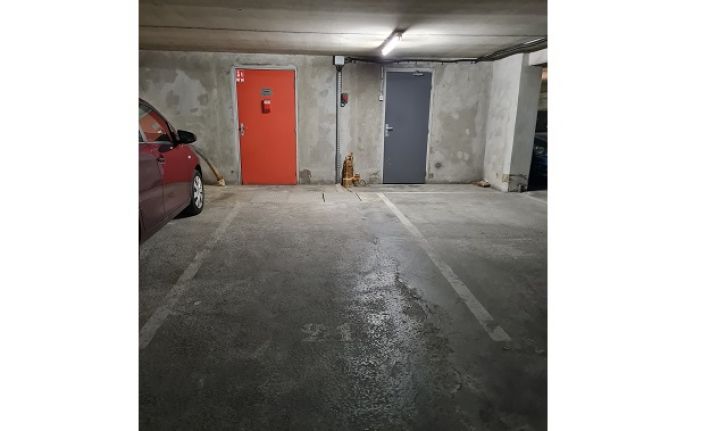 PARKING EN SOUS SOL