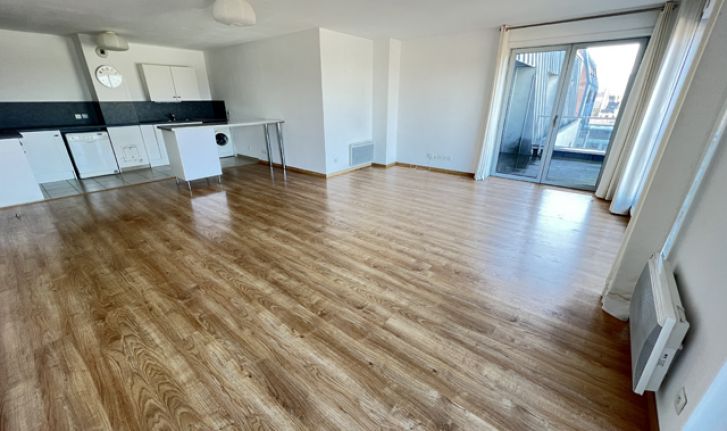DERNIERE ETAGE RARE