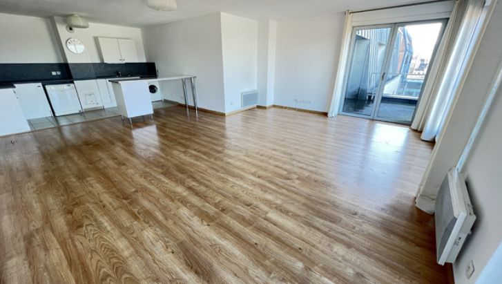 DERNIERE ETAGE RARE
