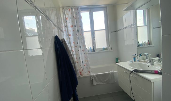 APPARTEMENT AVEC GRANDE TERRASSE ENSOLEILLEE