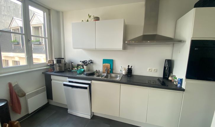 APPARTEMENT AVEC GRANDE TERRASSE ENSOLEILLEE