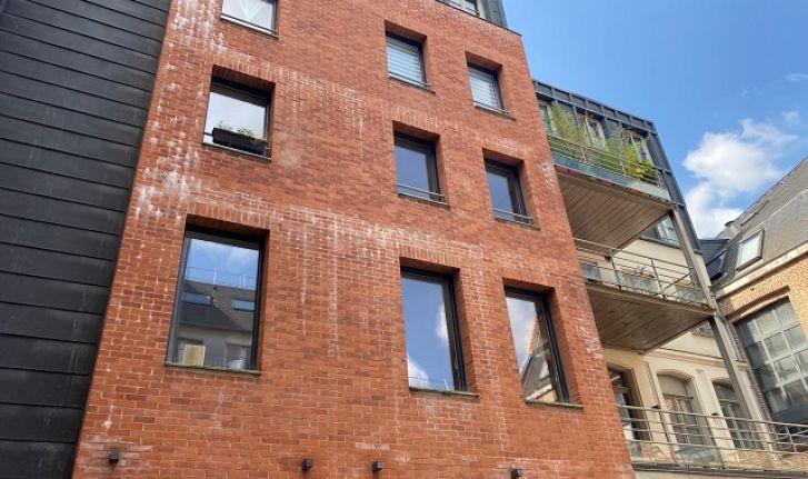 APPARTEMENT AVEC GRANDE TERRASSE ENSOLEILLEE