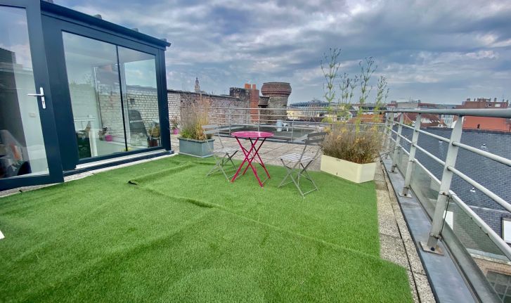 APPARTEMENT AVEC GRANDE TERRASSE ENSOLEILLEE