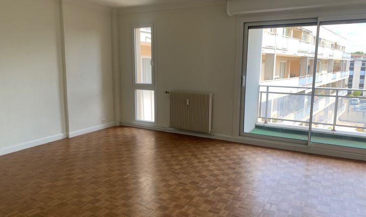 T4 lumineux avec balcon, cave et garage