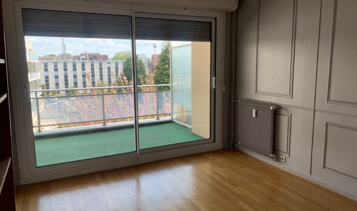 T4 lumineux avec balcon, cave et garage