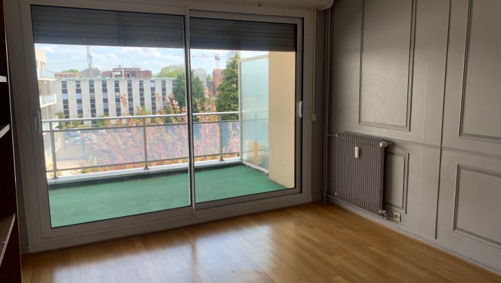 T4 lumineux avec balcon, cave et garage