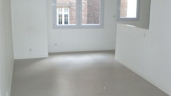 Studio proximité Iscom / gares /Opéra