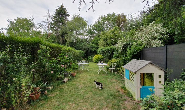 MAISON A RENOVER AVEC MAGNIFIQUE JARDIN