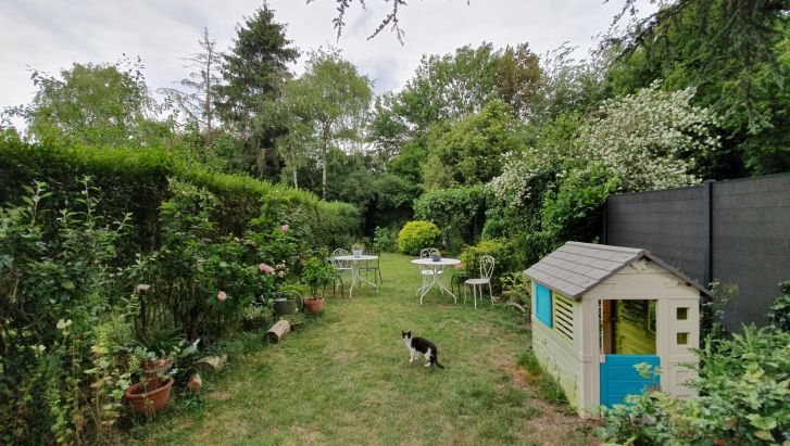 MAISON A RENOVER AVEC MAGNIFIQUE JARDIN
