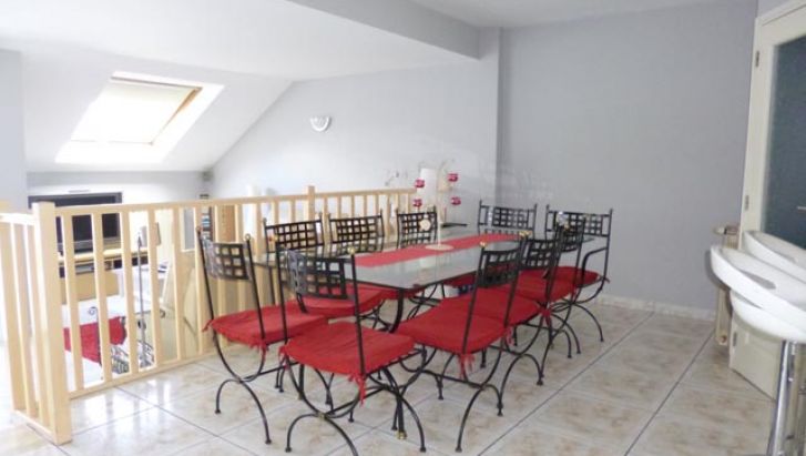 TRES JOLIE MAISON